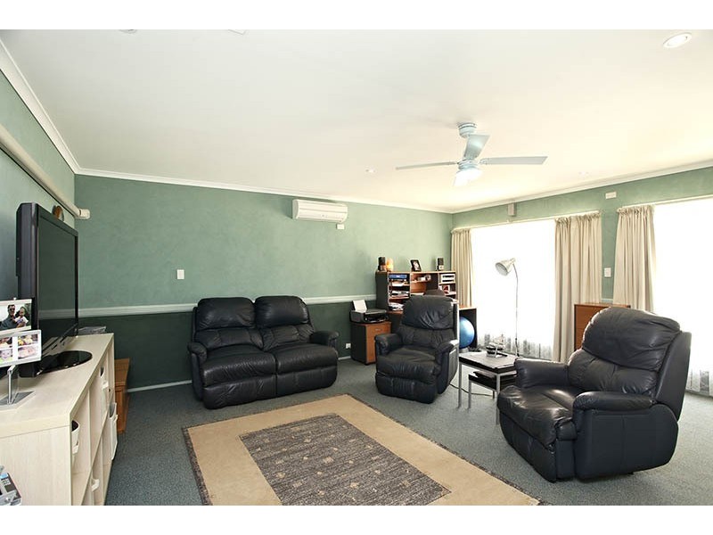 104-106 HAWTHORN ROAD, Burpengary QLD 4505