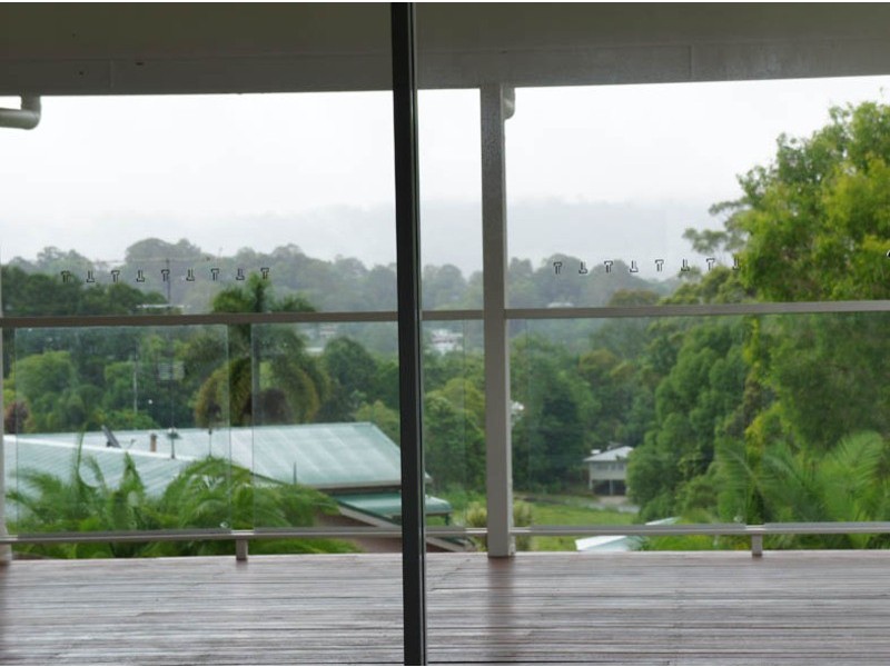 1 Lindsay Circuit, Nambour QLD 4560