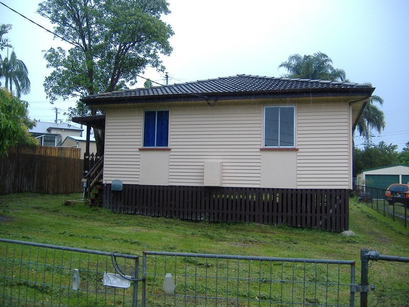 18 Doughboy Pd, Hemmant QLD 4174