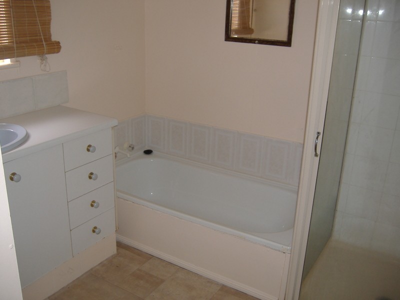 18 Doughboy Pd, Hemmant QLD 4174