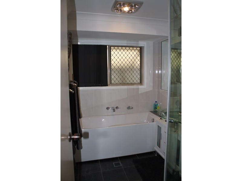 4  Duncan court, Kelso QLD 4815