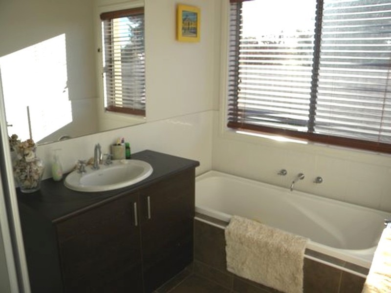 17 Jacob Street, Burrumbuttock NSW 2642