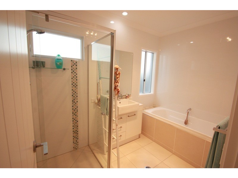 70 Albion Avenue, Miami QLD 4220