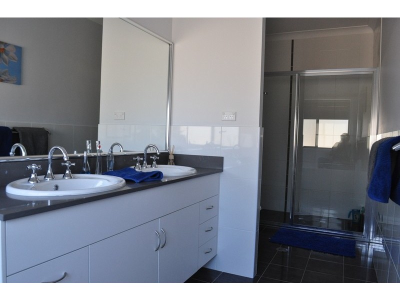 8 Ardross Ave, Bundanoon NSW 2578