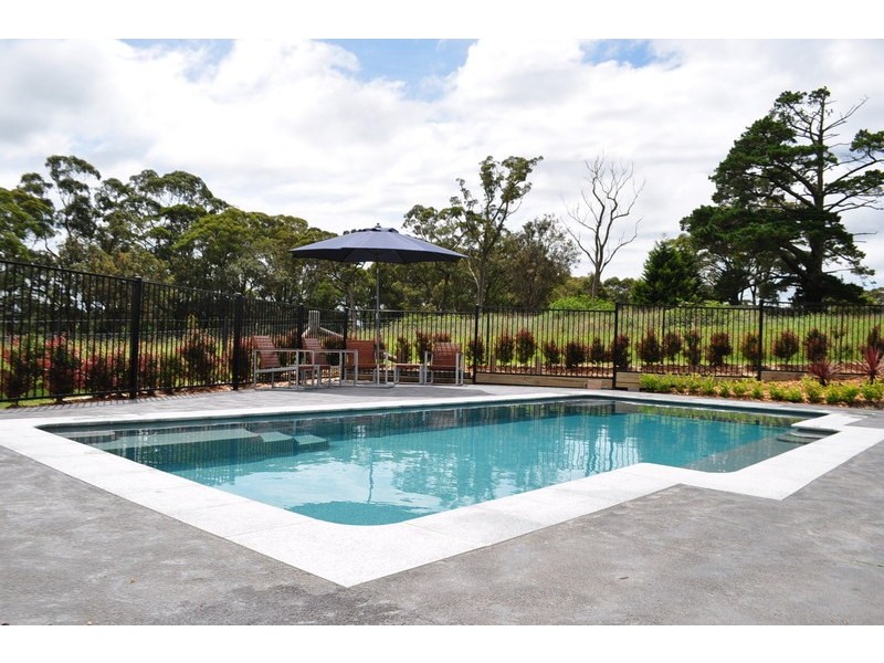 8 Ardross Ave, Bundanoon NSW 2578