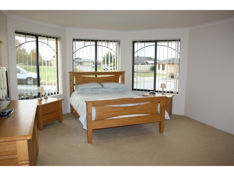 36 Rutherford Square, Windsor Hills, Orelia WA 6167