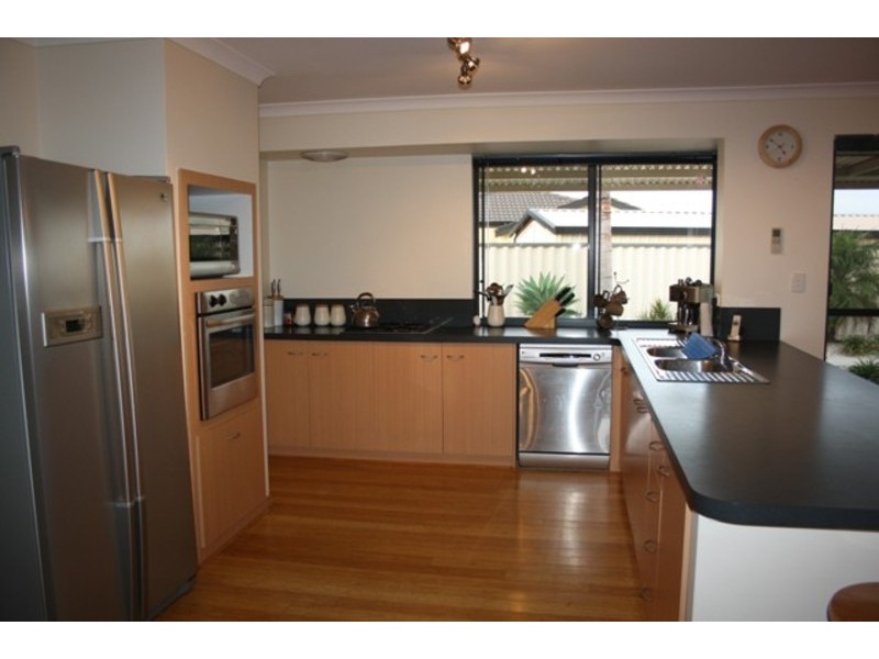 36 Rutherford Square, Windsor Hills, Orelia WA 6167