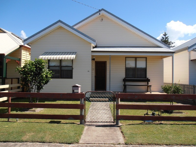 55 Roxburgh St, Stockton NSW 2295