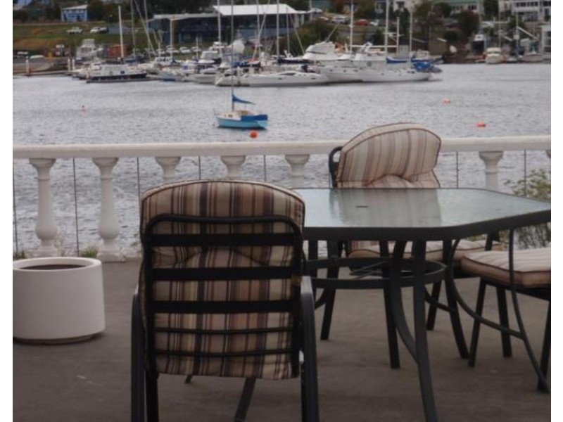 60 Esplanade, Lindisfarne TAS 7015