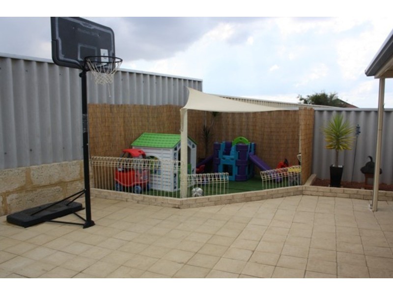 4 Nenagh Close, Windsor Hills, Orelia WA 6167