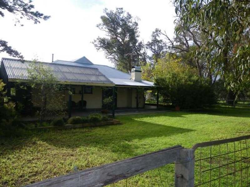 240 De Haer Road, Wandi WA 6167