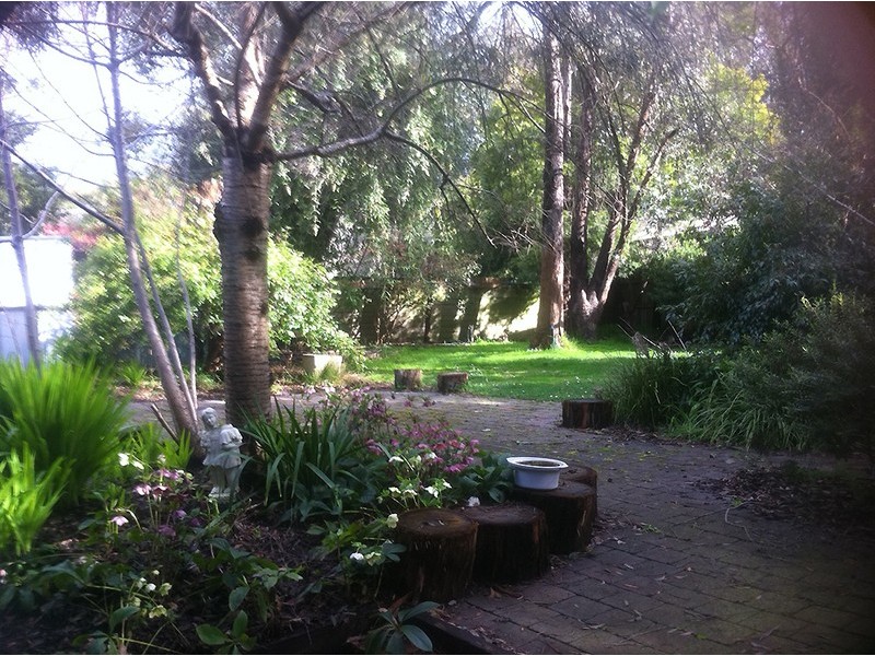 4 Centenary Avenue, Macedon VIC 3440