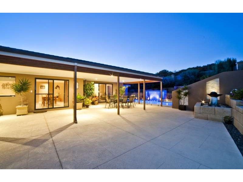 2 Royal James Court, Quinns Rocks WA 6030