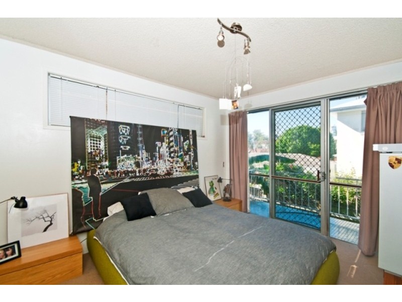 1/45 Sunset Blvd, Surfers Paradise QLD 4217