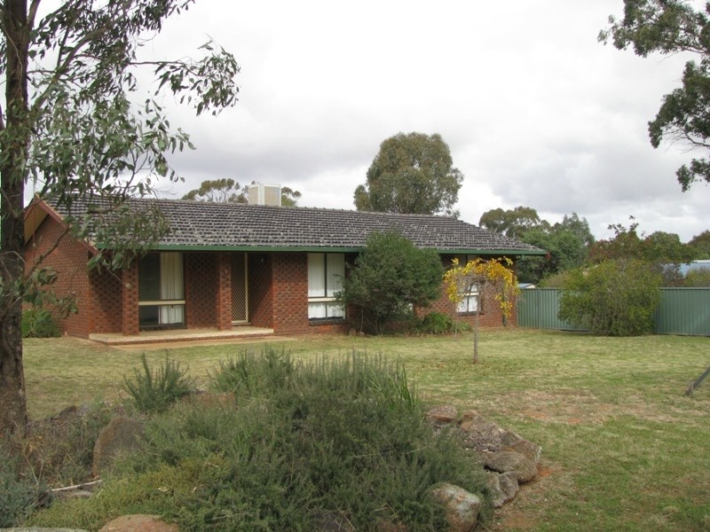 3 Booth Street, Coolamon NSW 2701