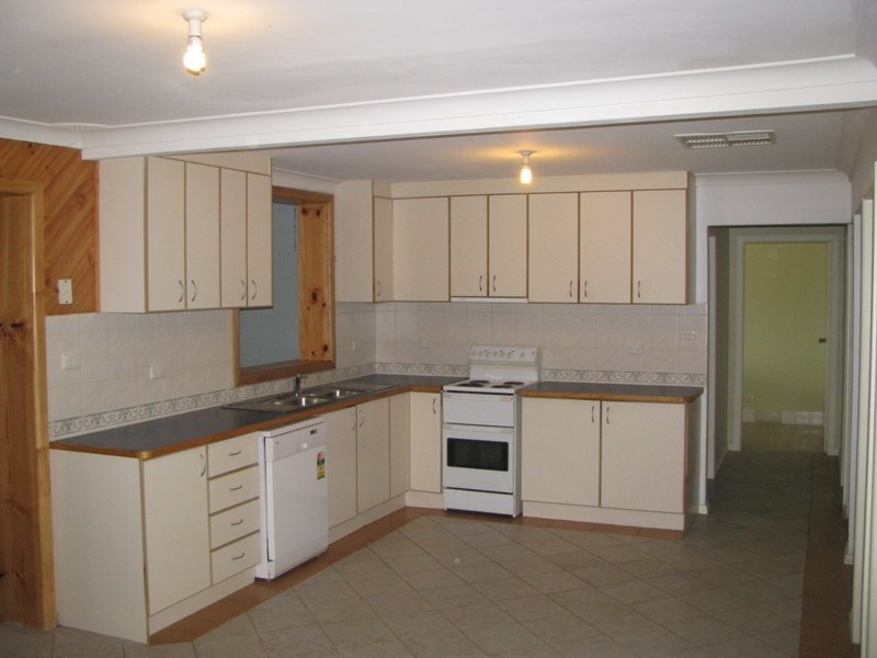 3 Booth Street, Coolamon NSW 2701