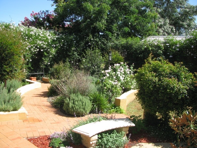 14 Macleay Street, Turvey Park NSW 2650