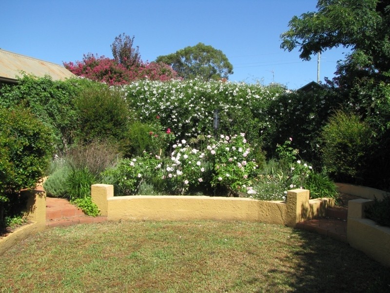 14 Macleay Street, Turvey Park NSW 2650