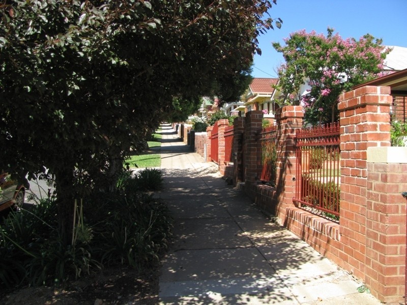 14 Macleay Street, Turvey Park NSW 2650