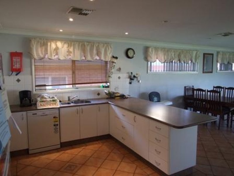 6 Caledonia Street, Parkes NSW 2870