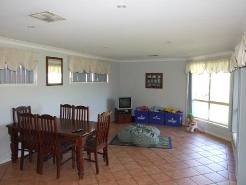 6 Caledonia Street, Parkes NSW 2870