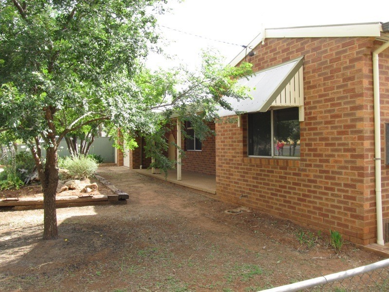 82 Iverach Street, Coolamon NSW 2701