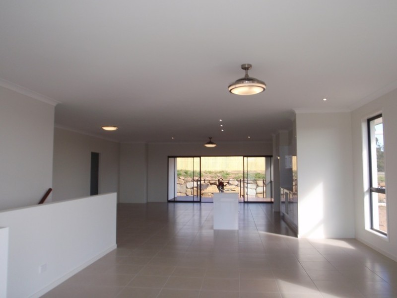 19  Barrington Street, Pacific Pines QLD 4211