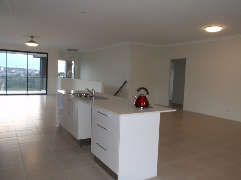 19  Barrington Street, Pacific Pines QLD 4211