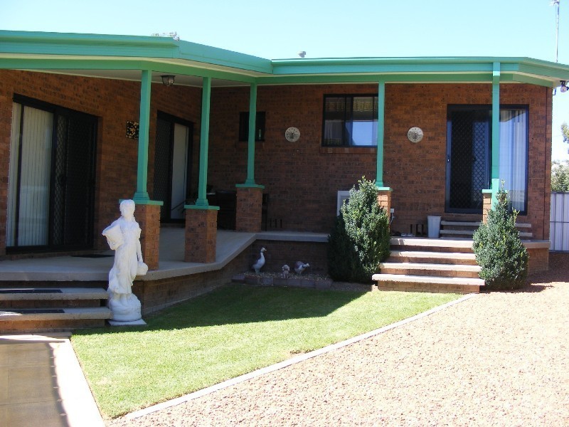 25 Broughton Street, Tumut NSW 2720