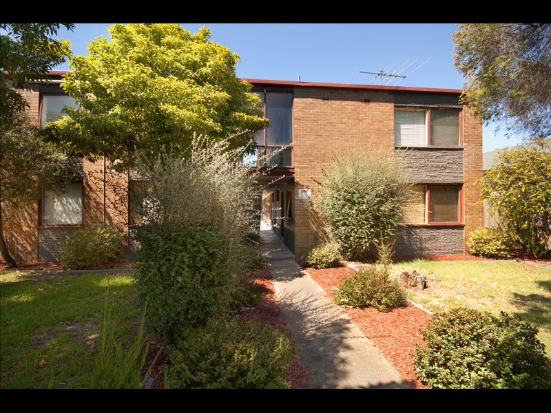 2/13 Ormond Rd, West Footscray VIC 3012