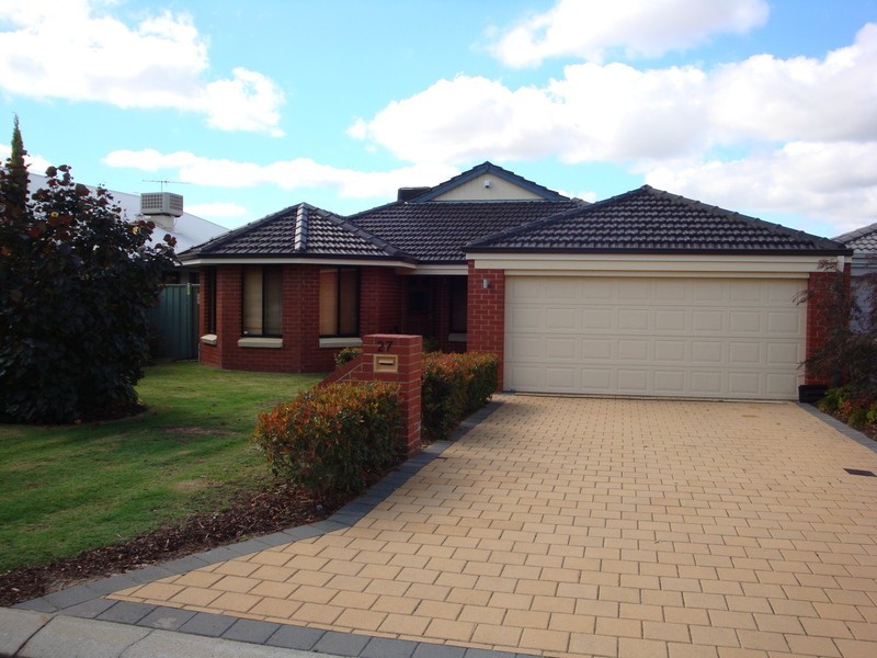 27 Raeburn Crescent, Landsdale WA 6065
