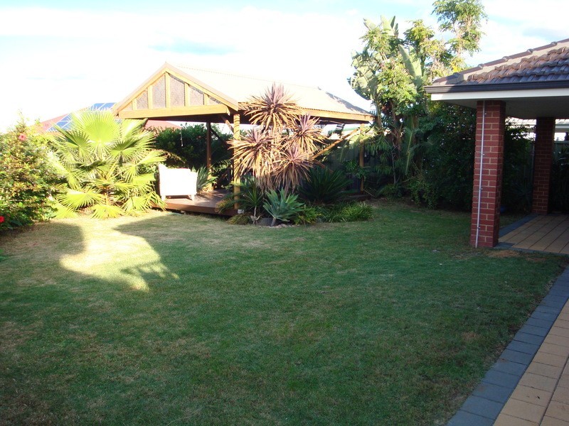 27 Raeburn Crescent, Landsdale WA 6065