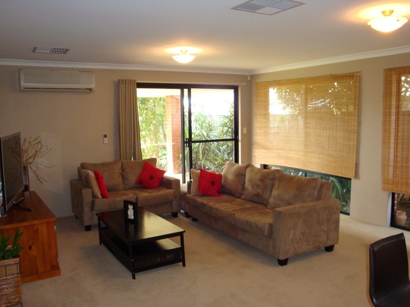 27 Raeburn Crescent, Landsdale WA 6065