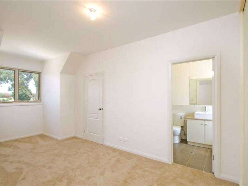 15 Thirza Ave, Mitchell Park SA 5043