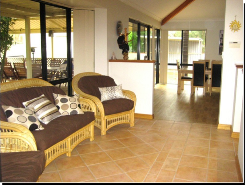 166 Racy Prince Court, Byford WA 6122