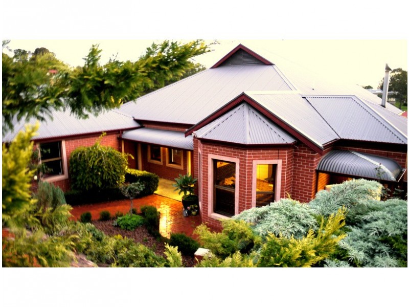 28 Highfield Drive, Aberfoyle Park SA 5159