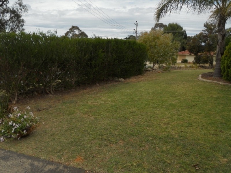 2 Hunt Place, Parmelia WA 6167