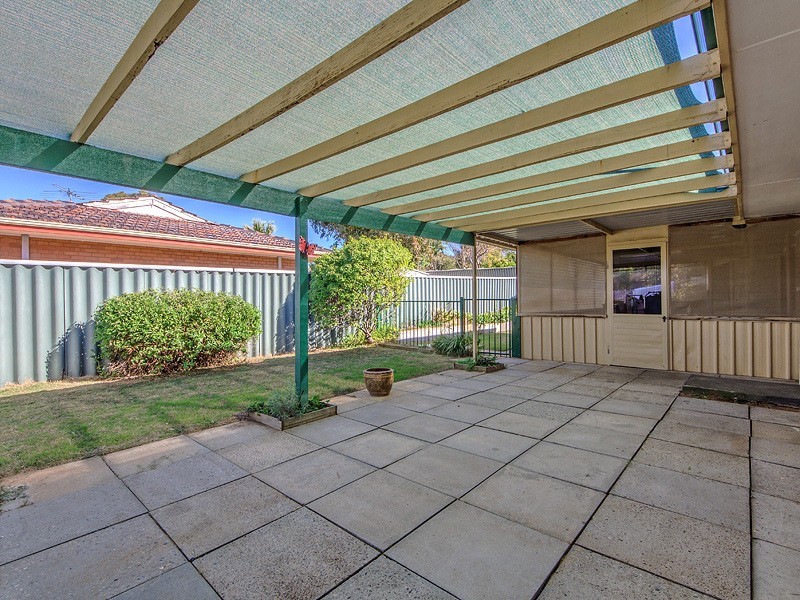 2 Hunt Place, Parmelia WA 6167