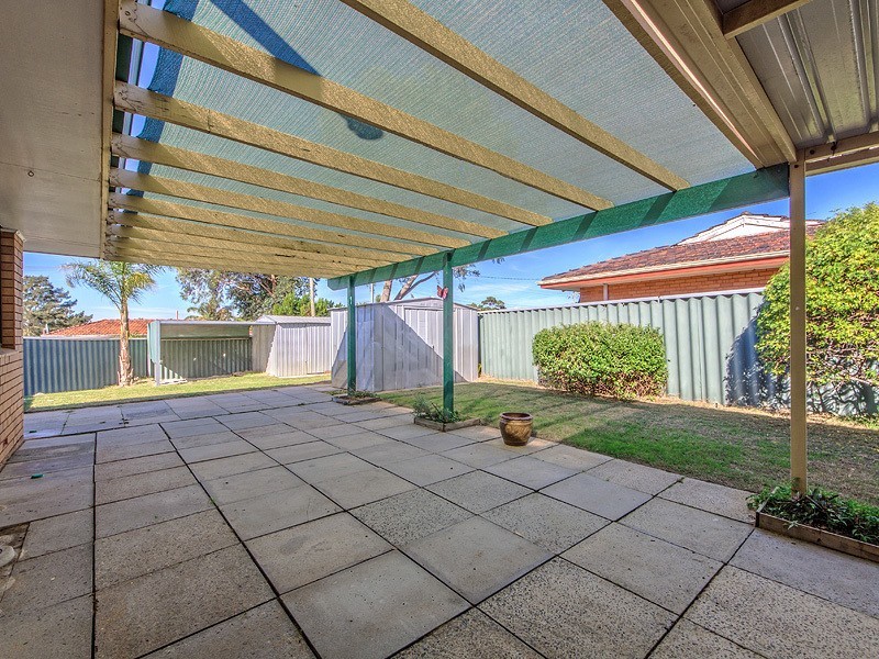 2 Hunt Place, Parmelia WA 6167