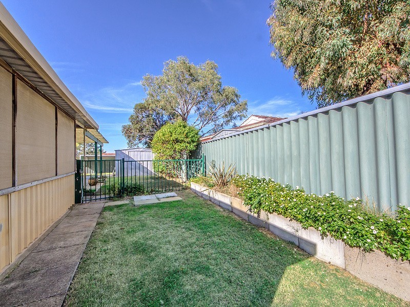 2 Hunt Place, Parmelia WA 6167