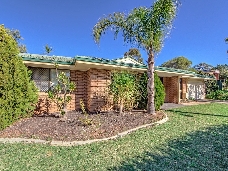 2 Hunt Place, Parmelia WA 6167