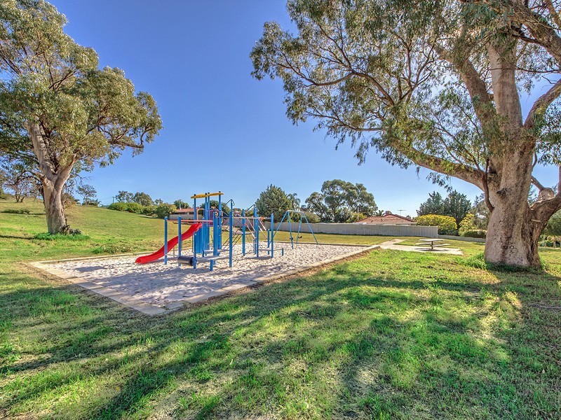 2 Hunt Place, Parmelia WA 6167