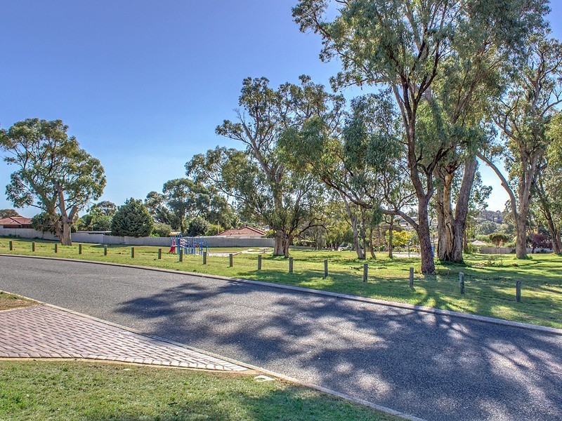 2 Hunt Place, Parmelia WA 6167