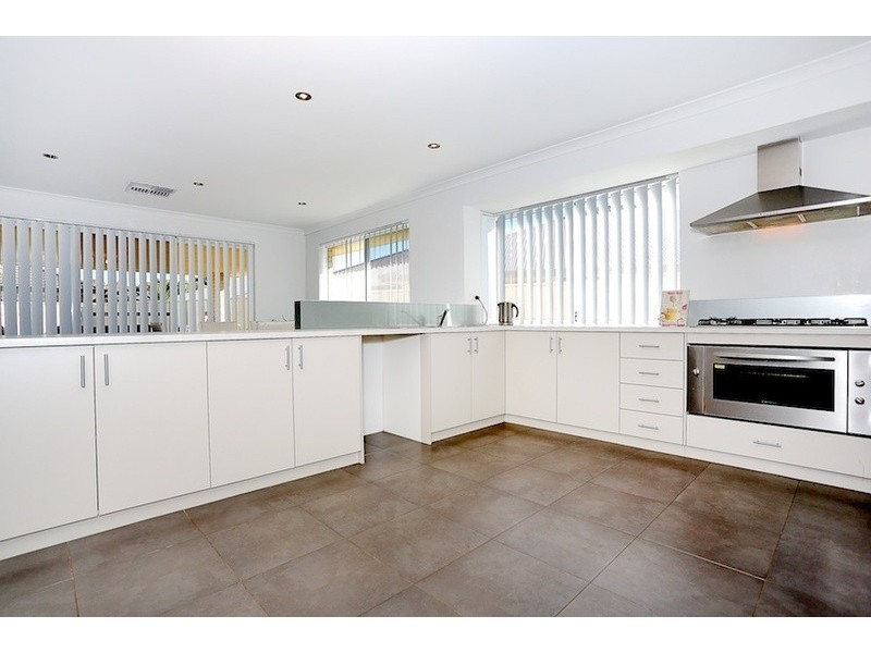 8 Virginia Turn, Madora Bay WA 6210