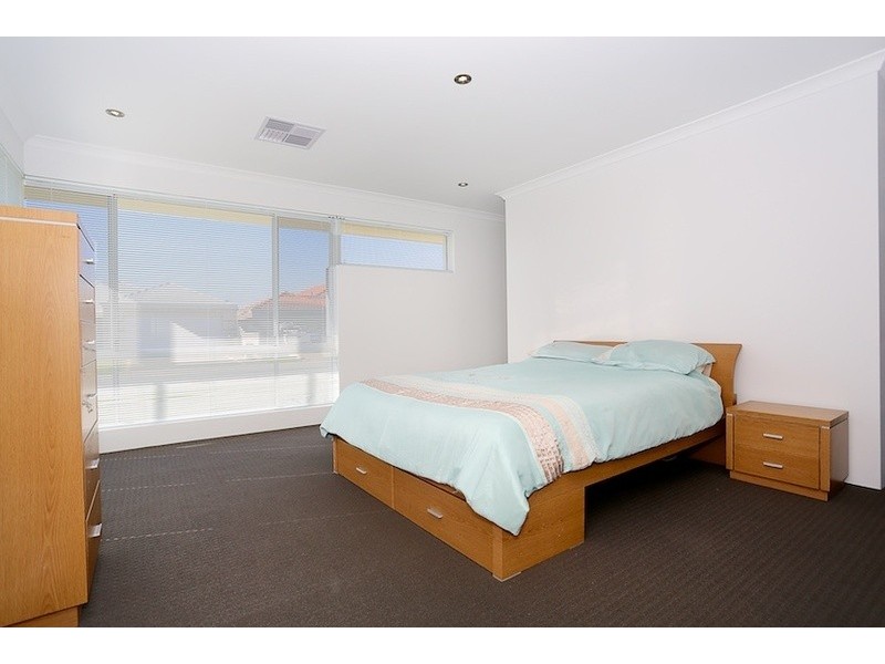 8 Virginia Turn, Madora Bay WA 6210