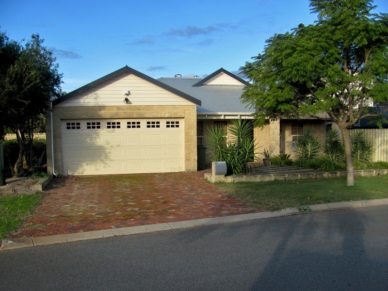 35 Courtland Crescent, Redcliffe WA 6104