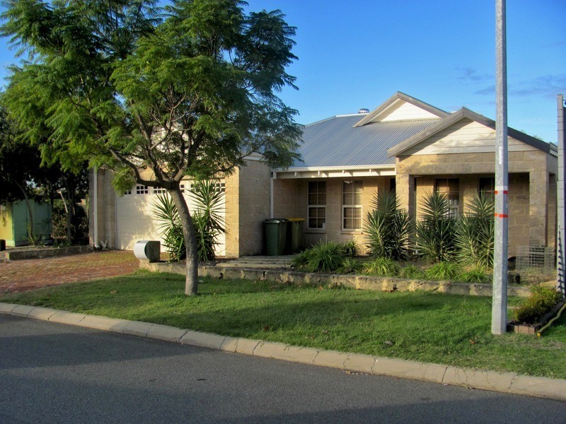 35 Courtland Crescent, Redcliffe WA 6104