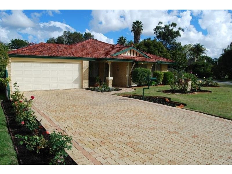 2 Walsh Avenue, Redcliffe WA 6104