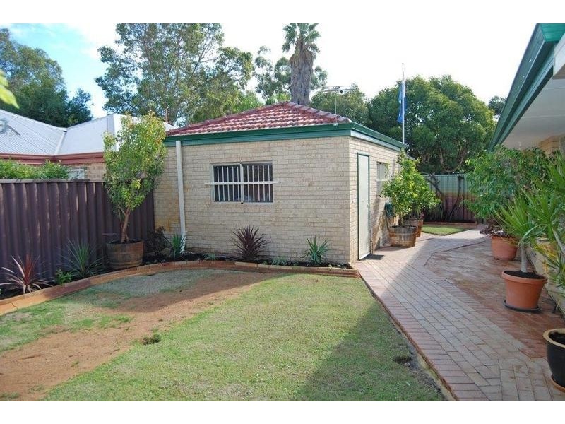 2 Walsh Avenue, Redcliffe WA 6104