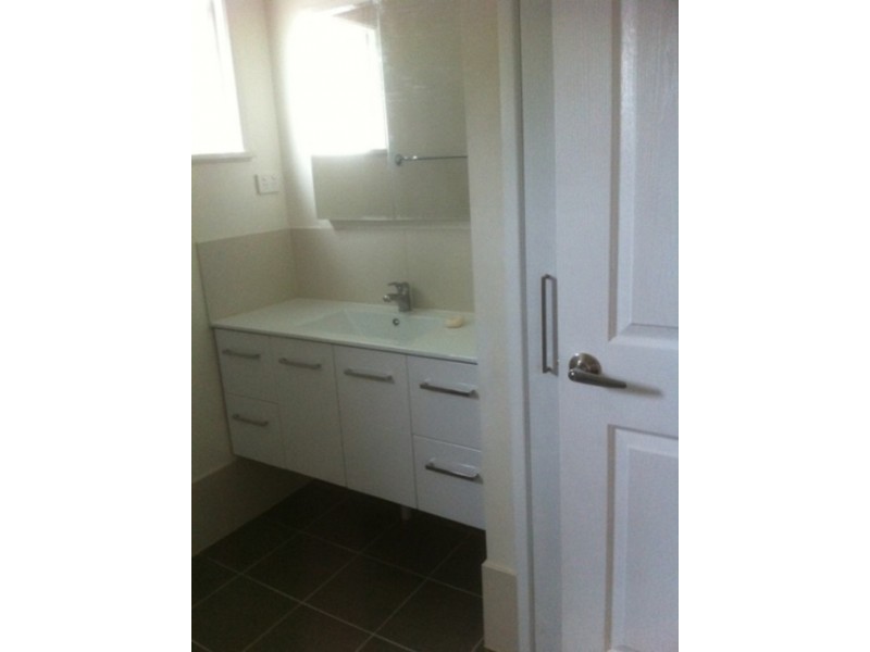 2/41 Mountain View Ave, Miami QLD 4220